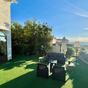 https://villa-golfe-juan-4-people-sea-view-garden.fr-provencehotel.com